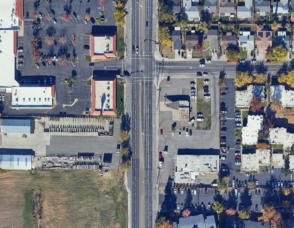 Aerial photo of a four-lane arterial at a signalised intersection, with the AI's reads marked on it